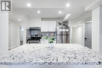 562 Winette Rd in Pickering, ON - Building Photo - Building Photo