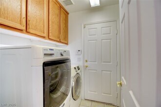 10931 Carberry Hill St in Las Vegas, NV - Building Photo - Building Photo