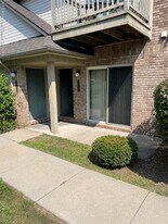 24002 Wedgewood Cir in Warren, MI - Building Photo