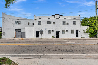 River Edge Apartments in Miami, FL - Building Photo - Building Photo