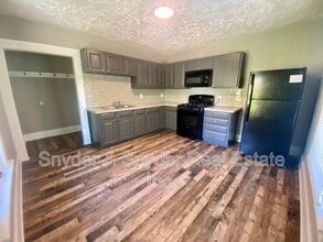 999 W Exchange St in Akron, OH - Foto de edificio - Building Photo