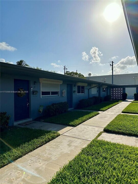 1821 N 17th Ct in Hollywood, FL - Building Photo