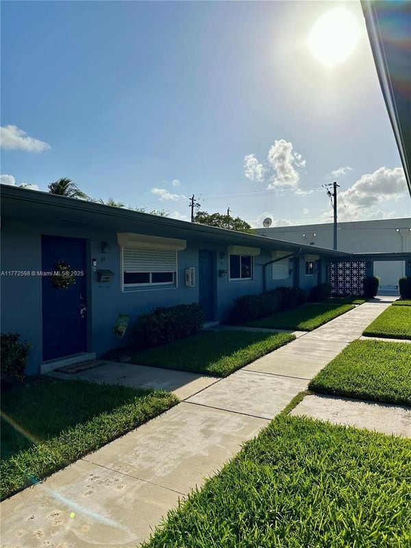 property at 1821 N 17th Ct