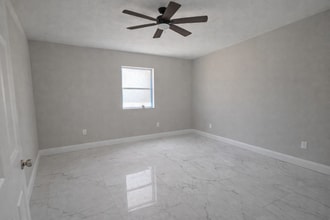 12 3rd St in Frostproof, FL - Foto de edificio - Building Photo