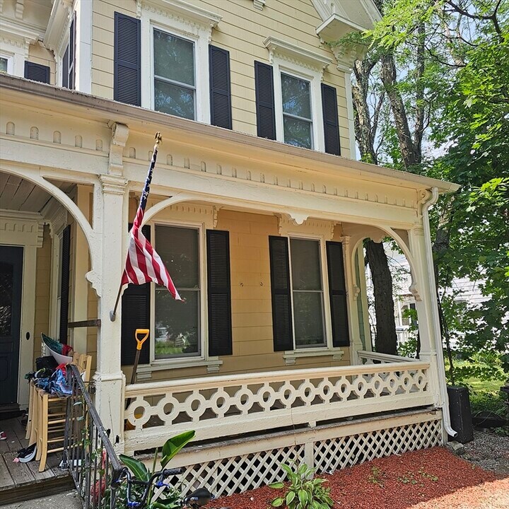 106 Walnut St in Clinton, MA - Foto de edificio
