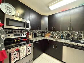 5800 NE 22nd Way, Unit 523 in Fort Lauderdale, FL - Foto de edificio - Building Photo