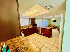 202 W Canal Dr in Key Largo, FL - Building Photo - Building Photo