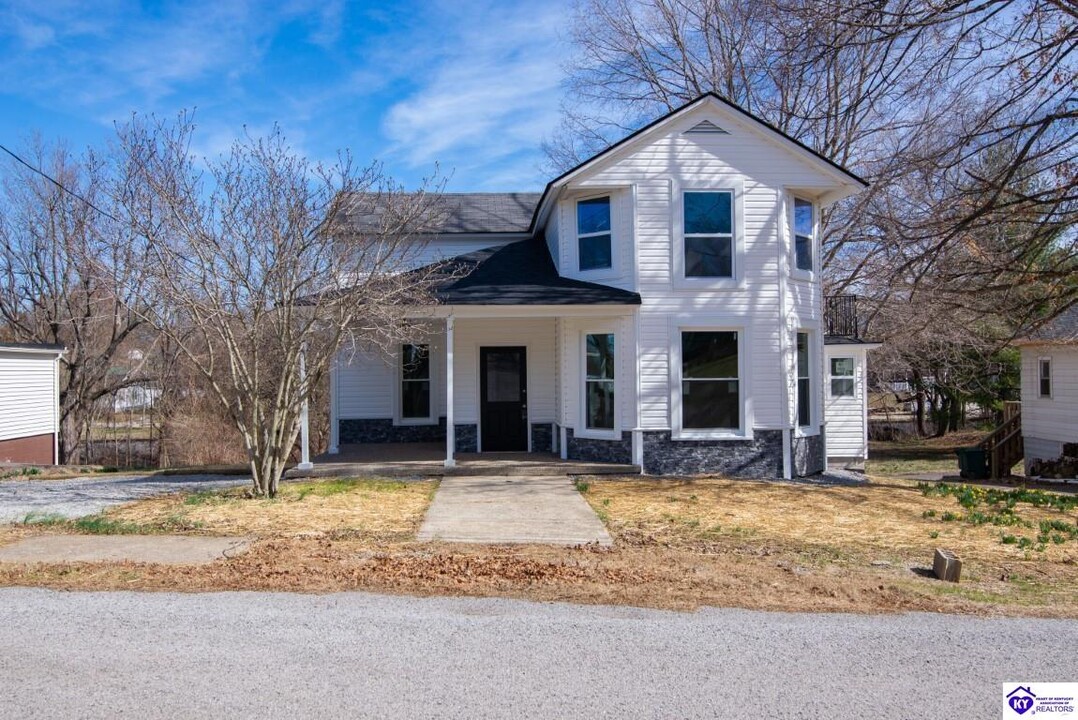 310 Church St in Vine Grove, KY - Building Photo