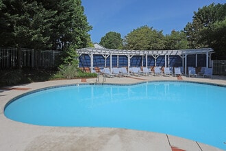 Addison Point in Greensboro, NC - Foto de edificio - Building Photo