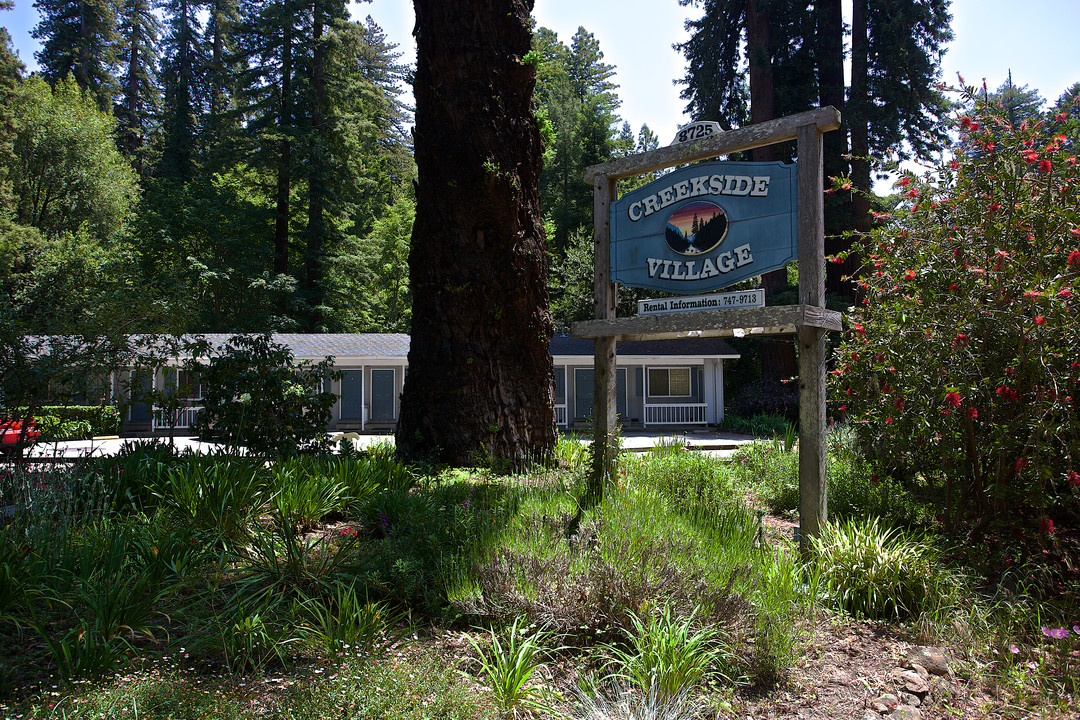 Creekside Village I & II in La Honda, CA - Foto de edificio