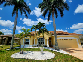 1961 E Crown Pointe Blvd in Naples, FL - Building Photo