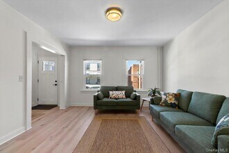 8 S Cedar St in Beacon, NY - Building Photo - Building Photo