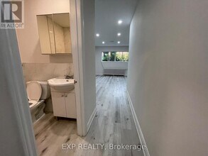 259 Lakeshore Rd E in Mississauga, ON - Building Photo - Building Photo