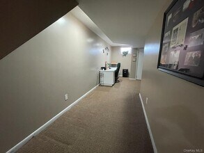 1 Sea Ct Ln in Port Jefferson, NY - Building Photo - Building Photo