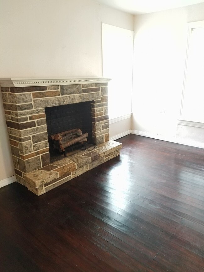 303 Myers St in Cleburne, TX - Building Photo - Building Photo
