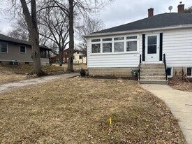 86 Fox Ave in West Dundee, IL - Building Photo