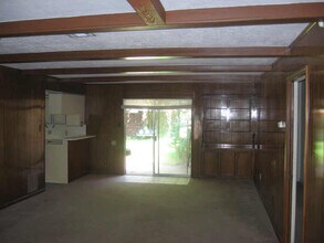 330 N Forest Blvd in Houston, TX - Foto de edificio - Building Photo