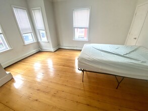 12 Fisk Pl, Unit 12 in Cambridge, MA - Building Photo - Building Photo