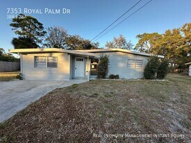 7353 Royal Palm Dr in New Port Richey, FL - Building Photo