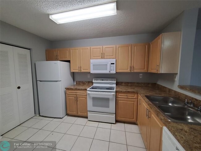 11205 W Atlantic Blvd in Coral Springs, FL - Building Photo - Building Photo