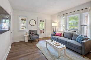 6423 Kennedy Ave in Cincinnati, OH - Building Photo