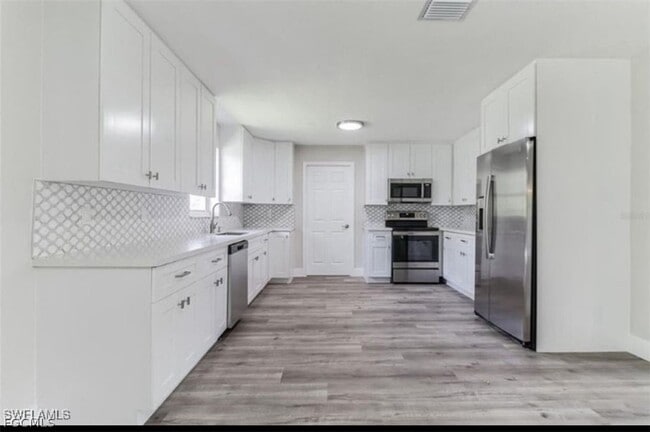 16940 Carolyn Ln in North Fort Myers, FL - Building Photo - Building Photo