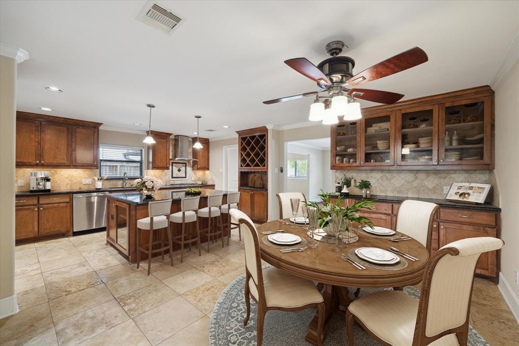 3207 Aberdeen Way in Houston, TX - Building Photo