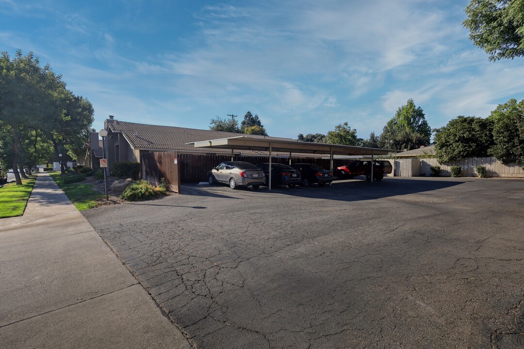 249 St Michelle Dr in Merced, CA - Building Photo