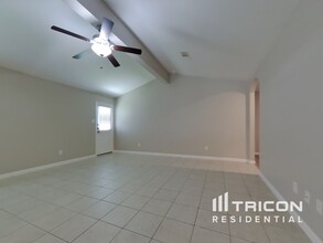 212 Comanche Plains Rd in La Marque, TX - Building Photo - Building Photo