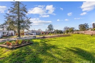 33574 Washington Dr in Yucaipa, CA - Building Photo