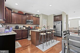 7425 Willow View Ln in Glen Burnie, MD - Building Photo - Building Photo