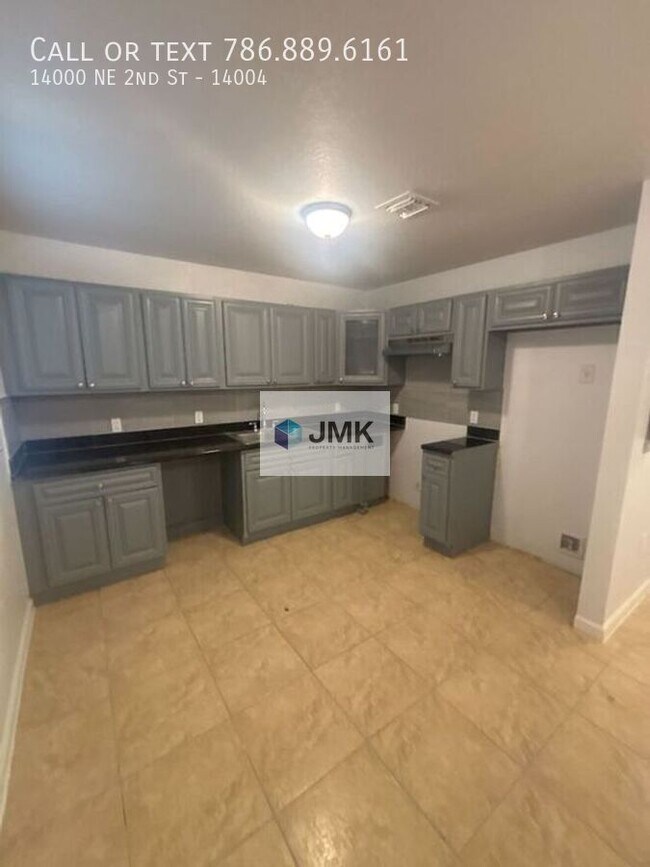 14000 NE 2nd St in Miami, FL - Building Photo - Building Photo