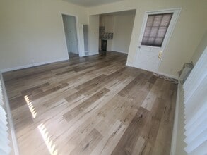 13527 Burbank Blvd in Van Nuys, CA - Building Photo - Building Photo