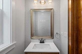 5851 N Virginia Ave, Unit 2 in Chicago, IL - Building Photo - Building Photo