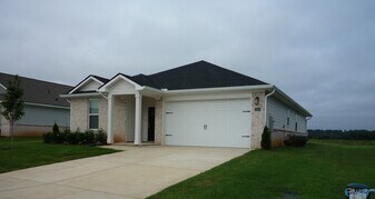 12541 Buck Rd in Athens, AL - Building Photo