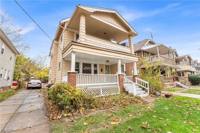 1041 E 169th St in Cleveland, OH - Building Photo - Building Photo