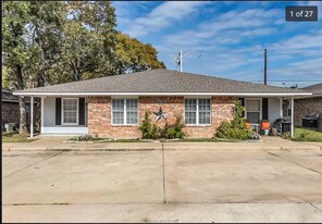 1904 Sbisa Way, Unit Unit A in Bryan, TX - Building Photo