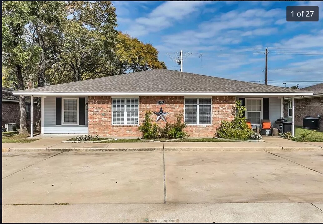 1904 Sbisa Way, Unit Unit A in Bryan, TX - Building Photo