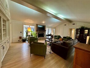 7145 Crooked Oak Dr in Dallas, TX - Building Photo - Building Photo