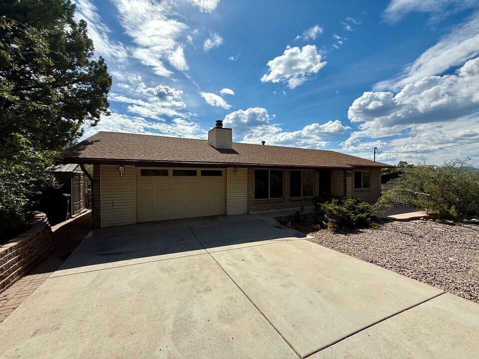 416 Hillcrest Dr in Prescott, AZ - Building Photo