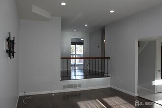 83 Pheasant Run in Edison, NJ - Building Photo - Building Photo