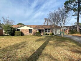 1607 Date Palm Dr in Niceville, FL - Building Photo