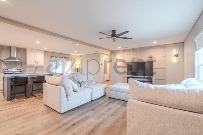 property at 1202 Longleaf Pne St