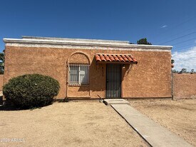 4035 S 45th Pl in Phoenix, AZ - Building Photo