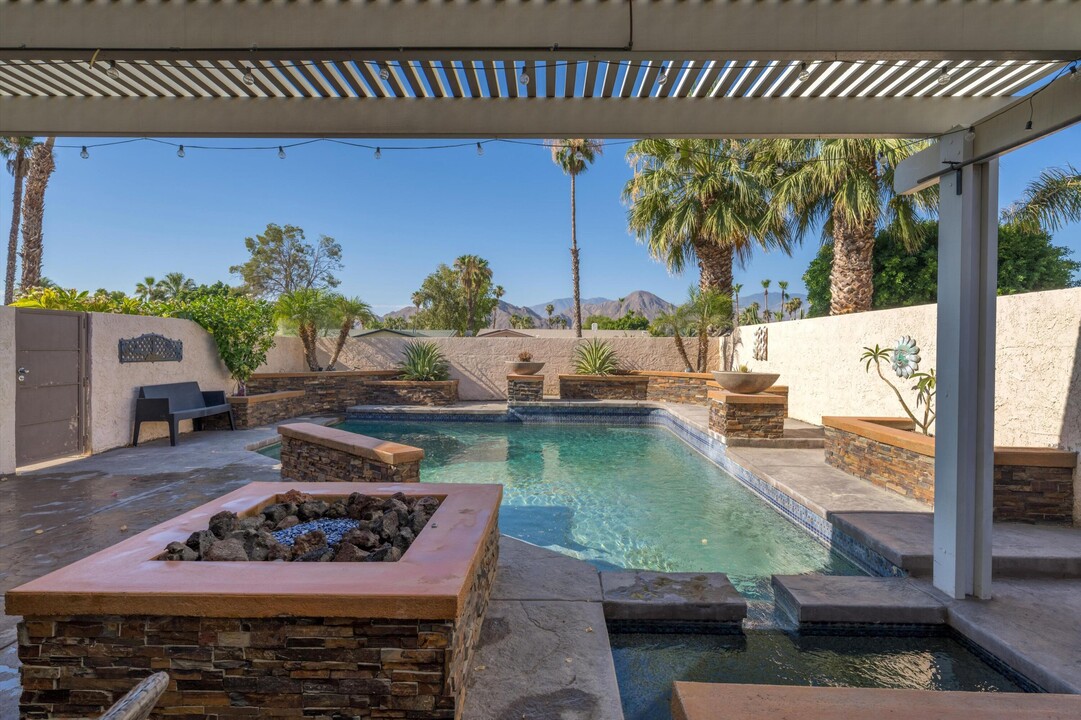 76550 New York Ave in Palm Desert, CA - Building Photo