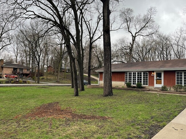 144 N Maple Ave
