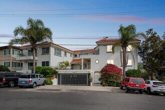 760 W Hamilton Ave in Los Angeles, CA - Building Photo - Building Photo