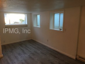 443 SW 7th St-Unit -A in Newport, OR - Building Photo - Building Photo