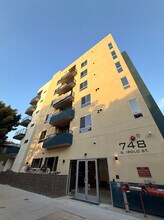 748 S Irolo in Los Angeles, CA - Building Photo - Building Photo