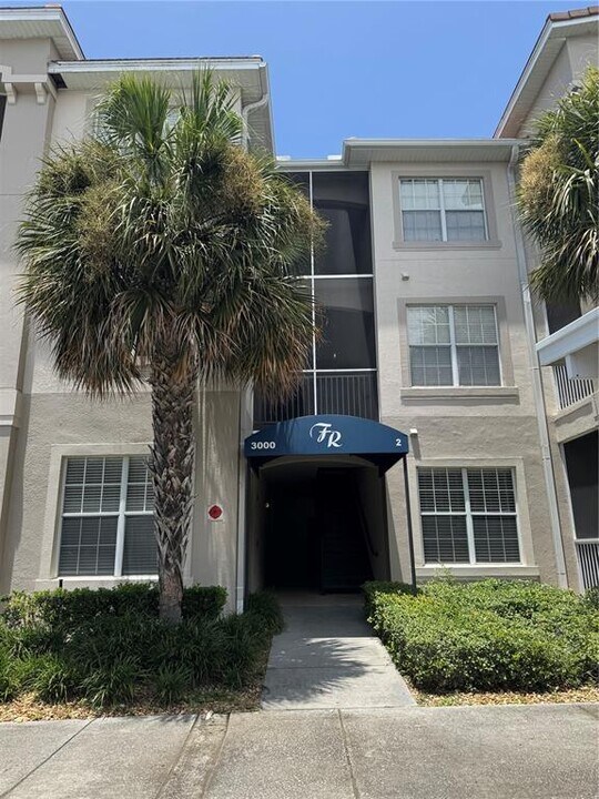 3000 Laurel Park Ln in Kissimmee, FL - Foto de edificio